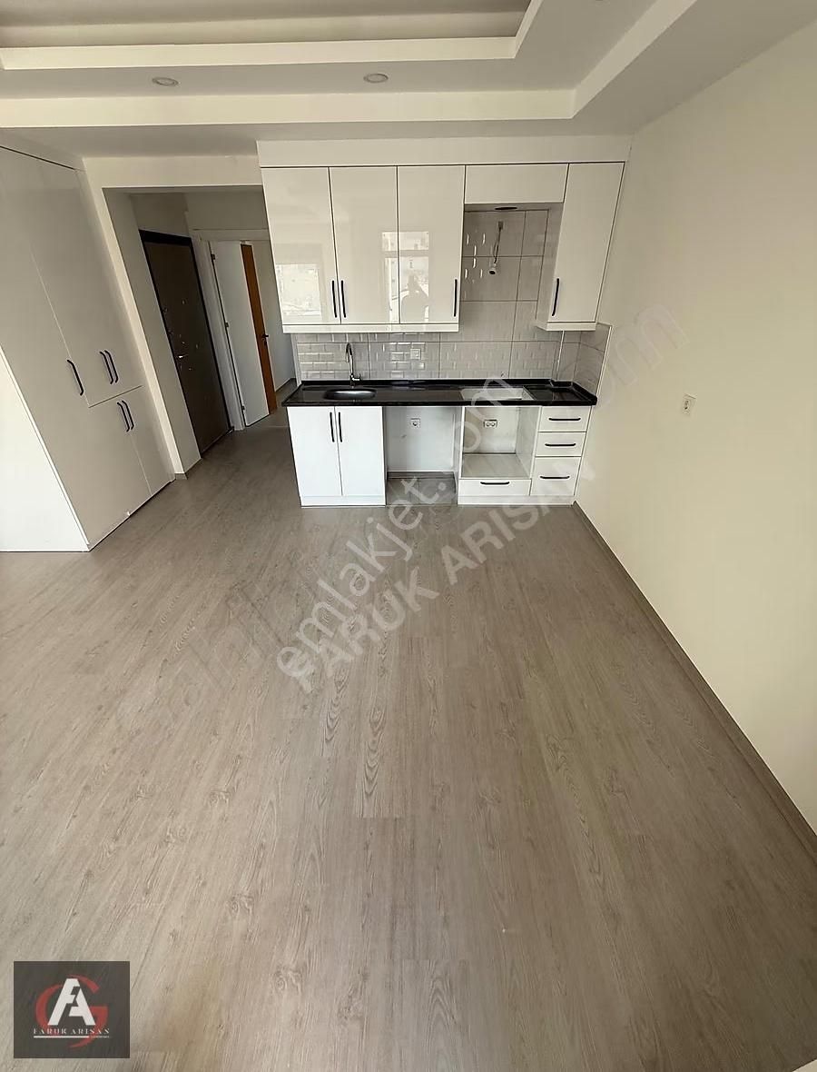 Denize Çok Yakın Ve Deniz Manzaralı Oturuma Hazır İskanlı 1+1 - Görsel 15