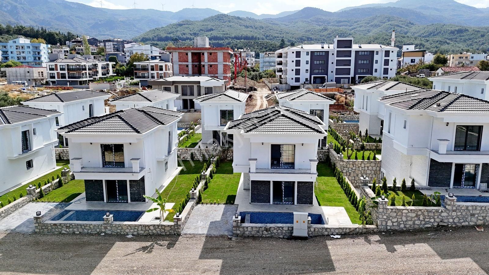 Kuşadası Satılık Davutlarda Müstakil Havuzlu 4+1 Villa