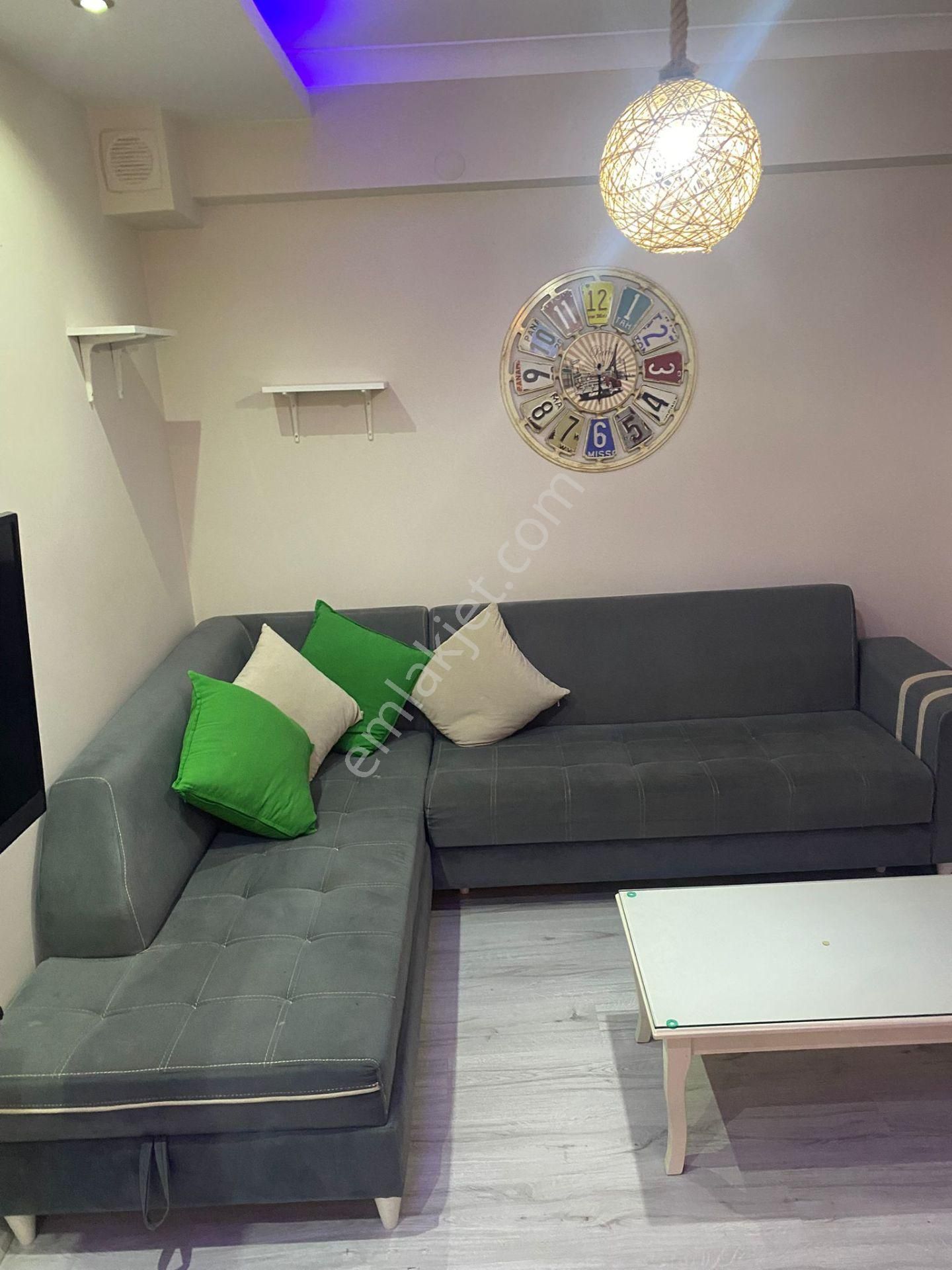 Karşıyaka Bahçelievler Mahallesinde 1+1 Satılık Daire