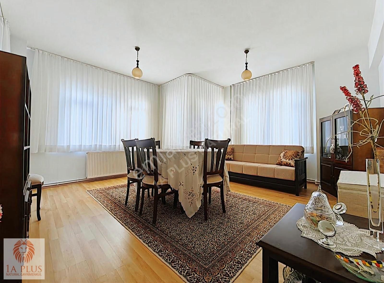 Çankaya'da Doğalğazlı 3+1 150 M2 Ara Kat Şehir Hast.yakını