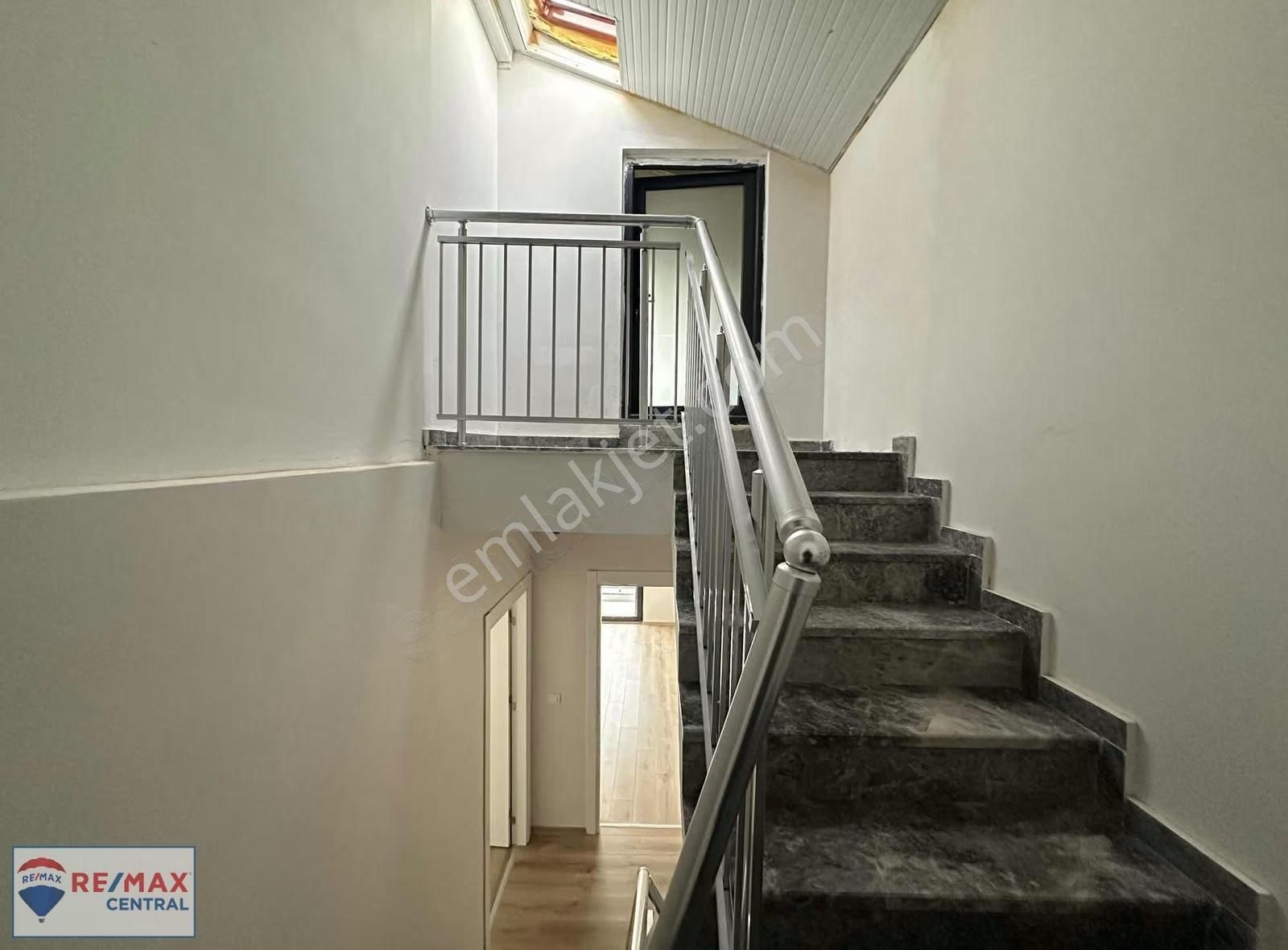 Remax Central' Taşlıdere Villalarında Yapılı Verandalı 4+1 Villa - Görsel 26