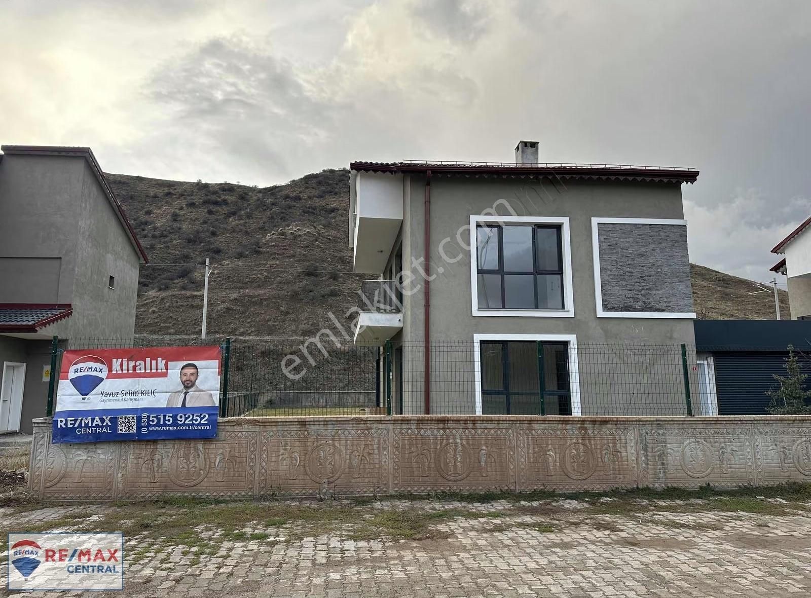 Remax Central' Taşlıdere Villalarında Yapılı Verandalı 4+1 Villa