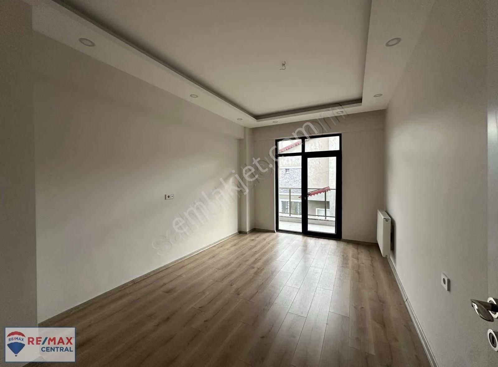 Remax Central' Taşlıdere Villalarında Yapılı Verandalı 4+1 Villa - Görsel 30