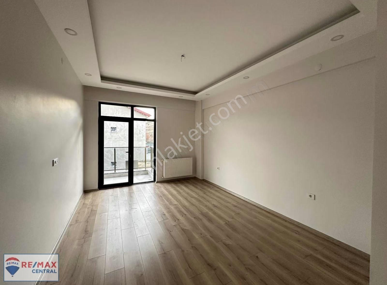 Remax Central' Taşlıdere Villalarında Yapılı Verandalı 4+1 Villa - Görsel 3