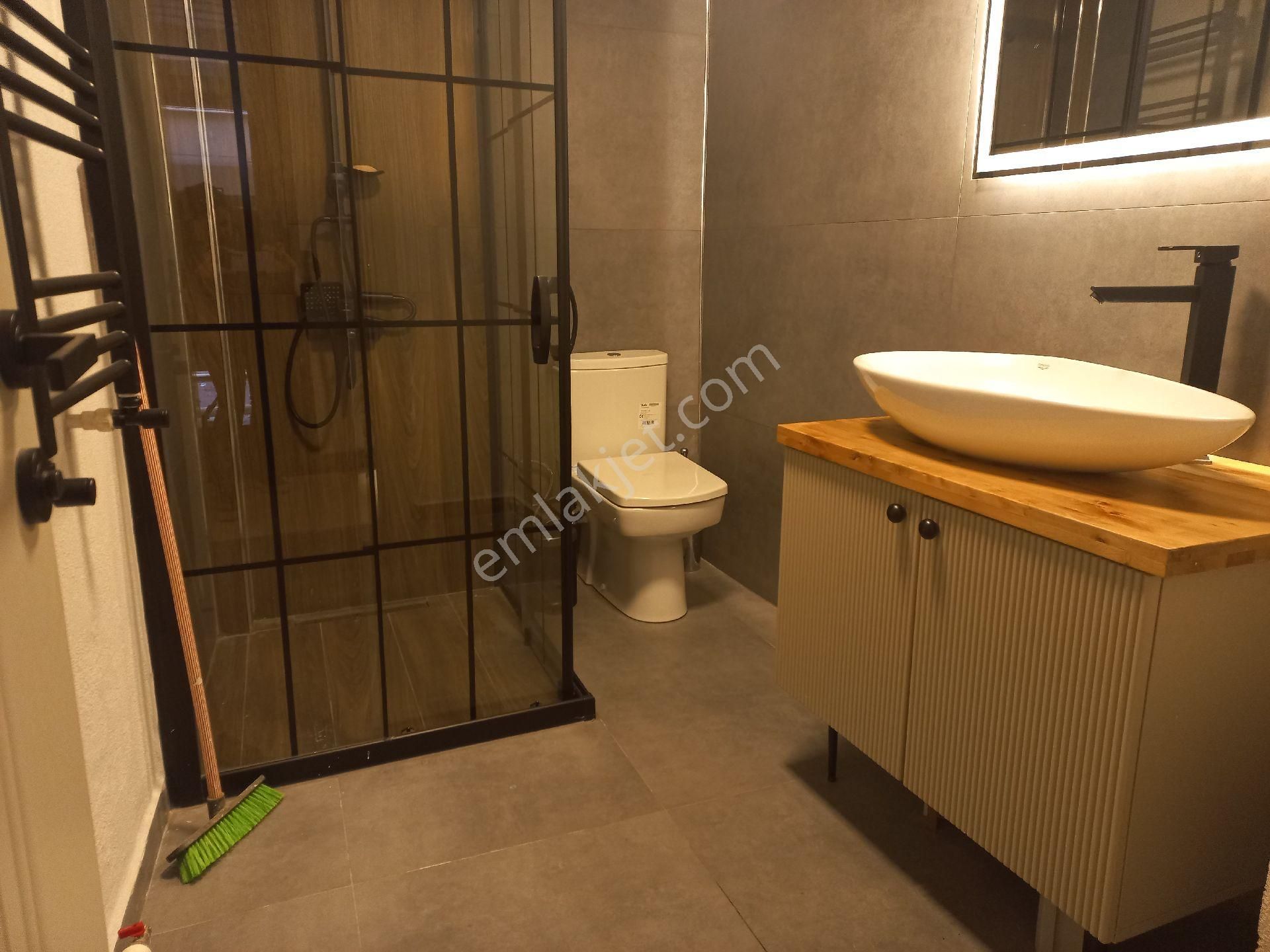 Balçova Ata Caddesi Üzerinde 2+1 Şık Kullanımlı Daire - Görsel 8