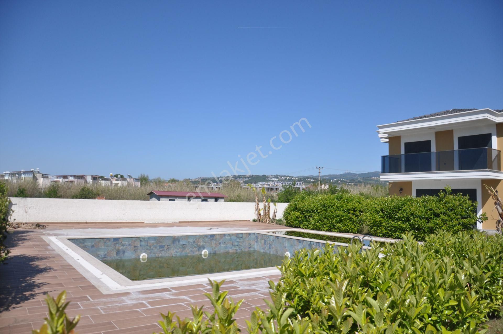 Kuşadası Davutlar Denize Yürüme Mesafesinde 3+1 Satılık Villa - Görsel 3