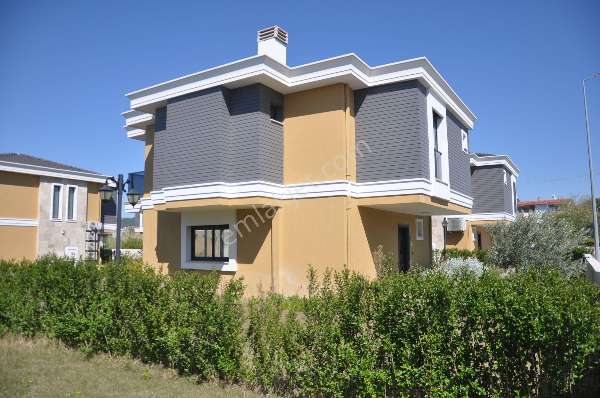Kuşadası Davutlar Denize Yürüme Mesafesinde 3+1 Satılık Villa - Görsel 5