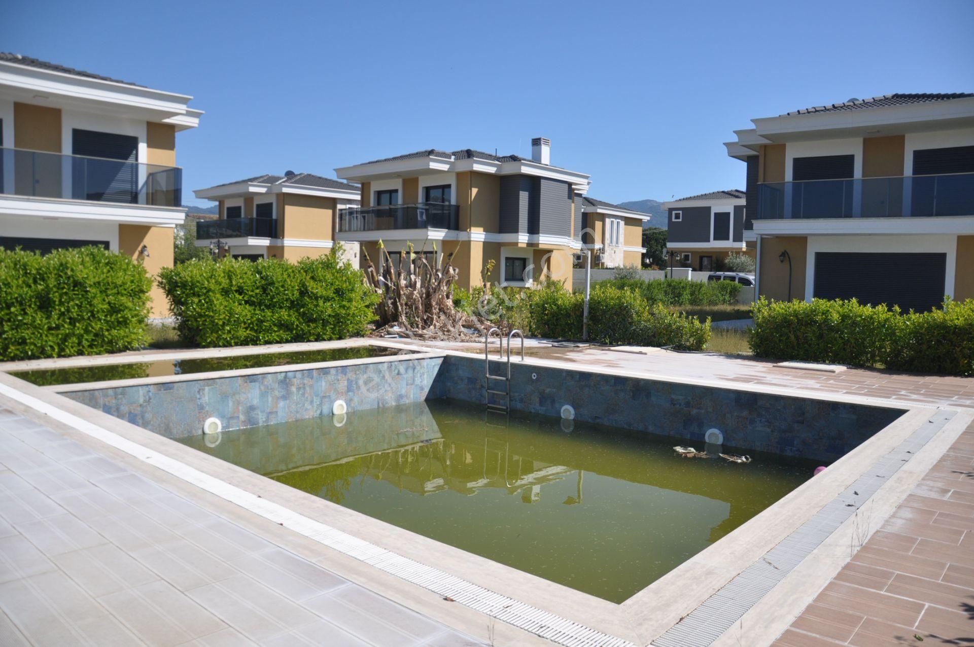 Kuşadası Davutlar Denize Yürüme Mesafesinde 3+1 Satılık Villa - Görsel 2