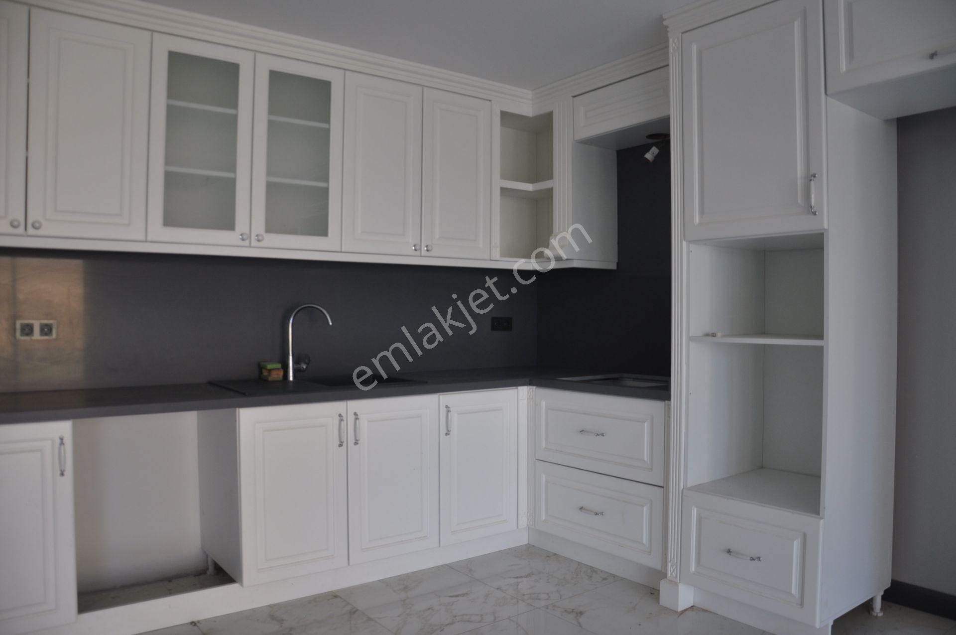 Kuşadası Davutlar Denize Yürüme Mesafesinde 3+1 Satılık Villa - Görsel 19