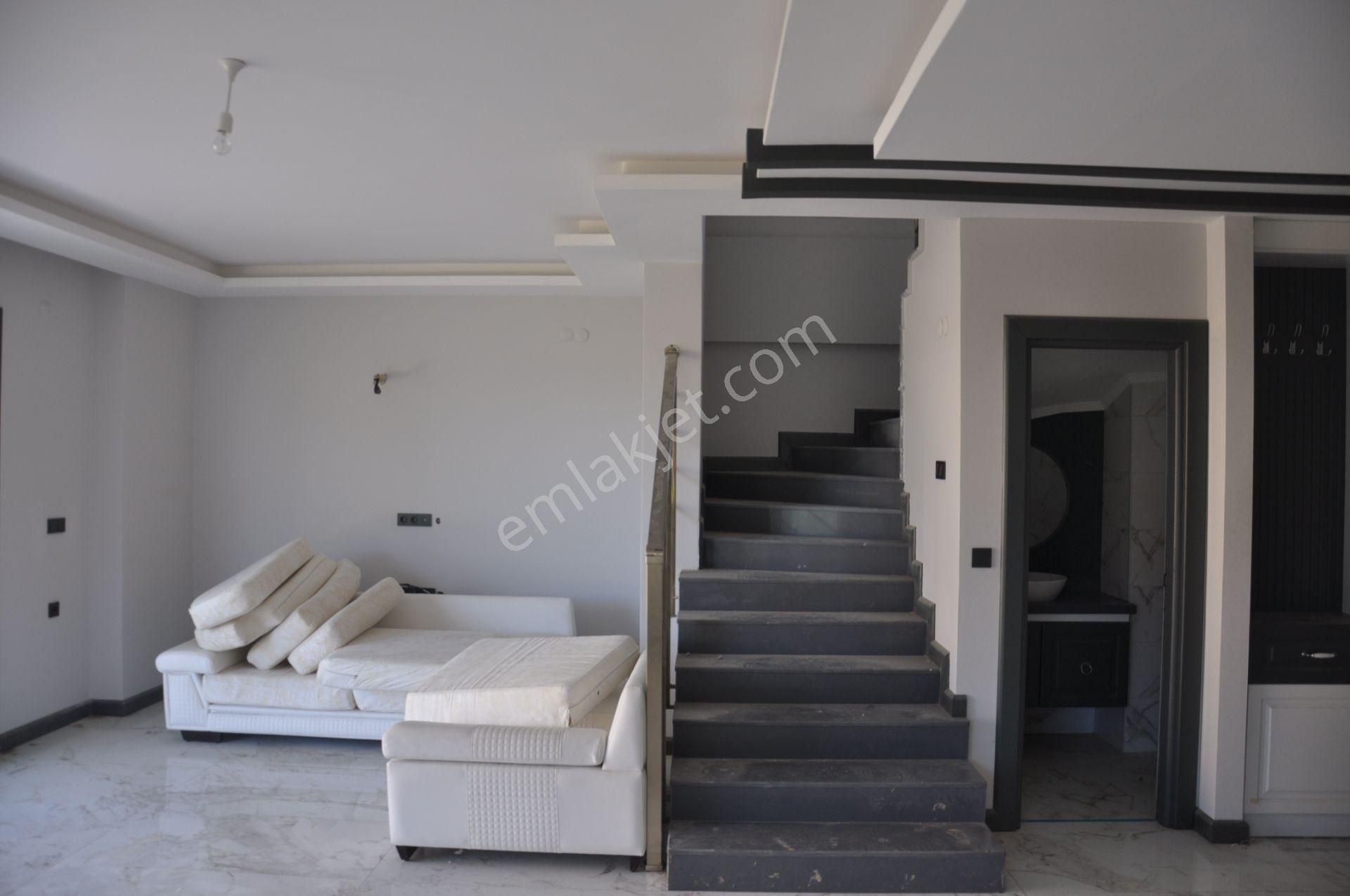 Kuşadası Davutlar Denize Yürüme Mesafesinde 3+1 Satılık Villa - Görsel 16