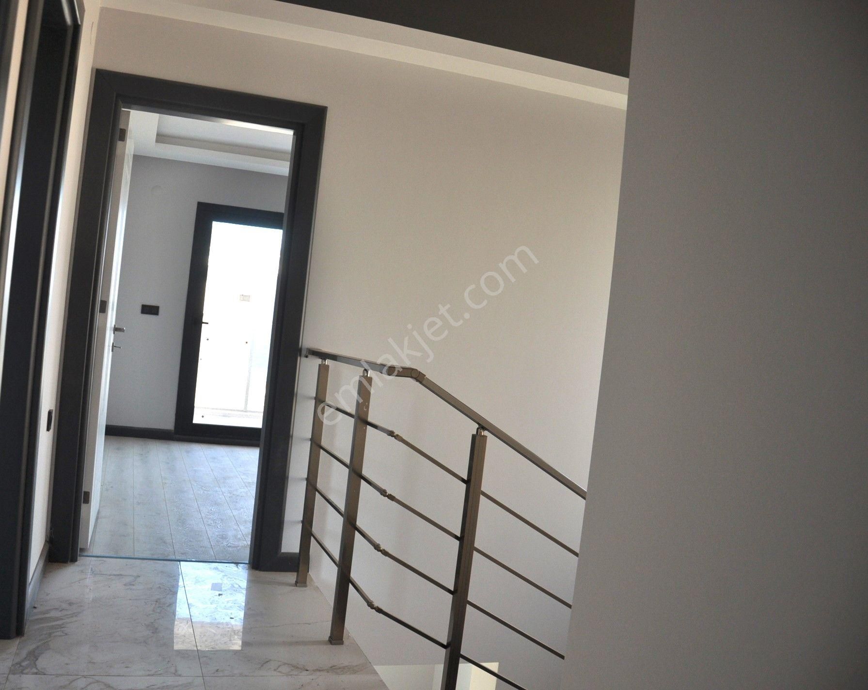 Kuşadası Davutlar Denize Yürüme Mesafesinde 3+1 Satılık Villa - Görsel 24