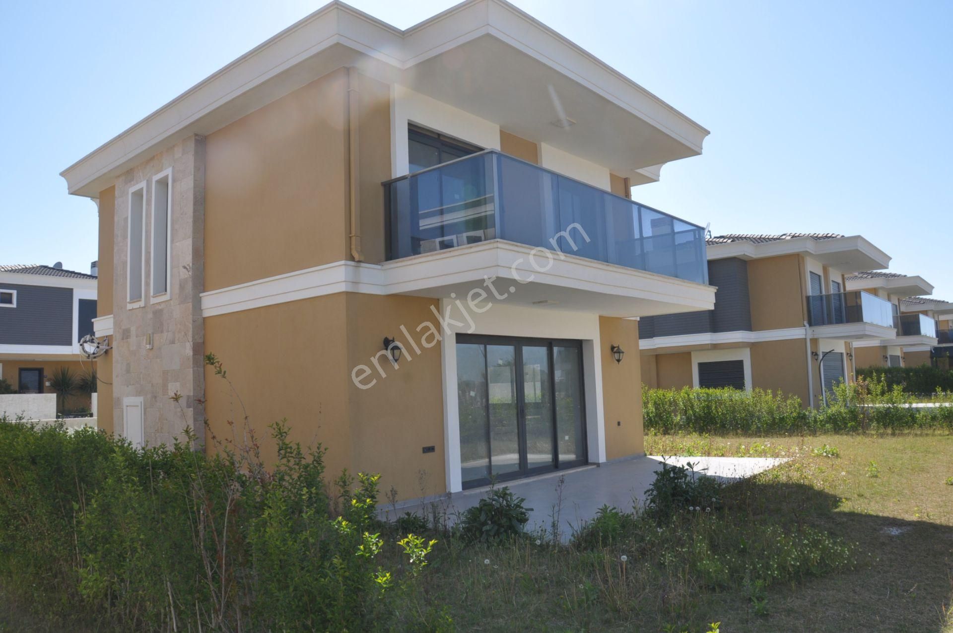 Kuşadası Davutlar Denize Yürüme Mesafesinde 3+1 Satılık Villa - Görsel 9