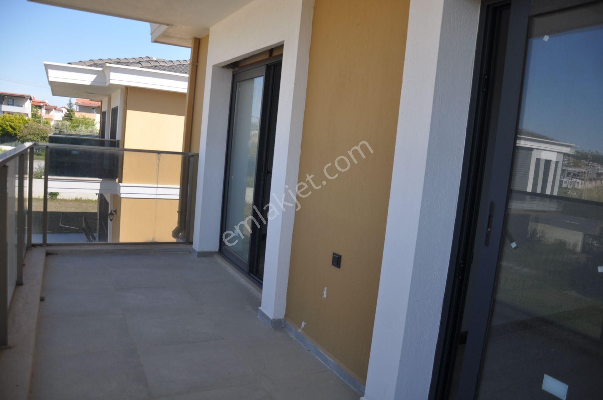 Kuşadası Davutlar Denize Yürüme Mesafesinde 3+1 Satılık Villa - Görsel 30