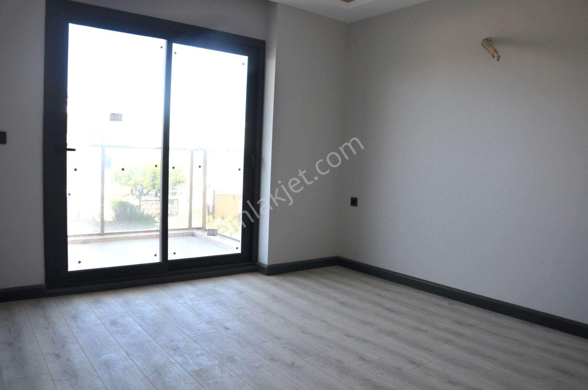 Kuşadası Davutlar Denize Yürüme Mesafesinde 3+1 Satılık Villa - Görsel 26