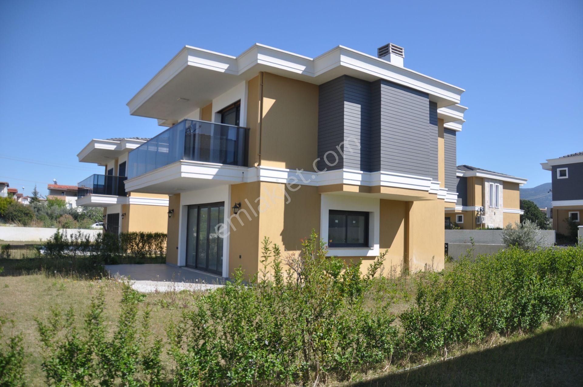 Kuşadası Davutlar Denize Yürüme Mesafesinde 3+1 Satılık Villa - Görsel 6