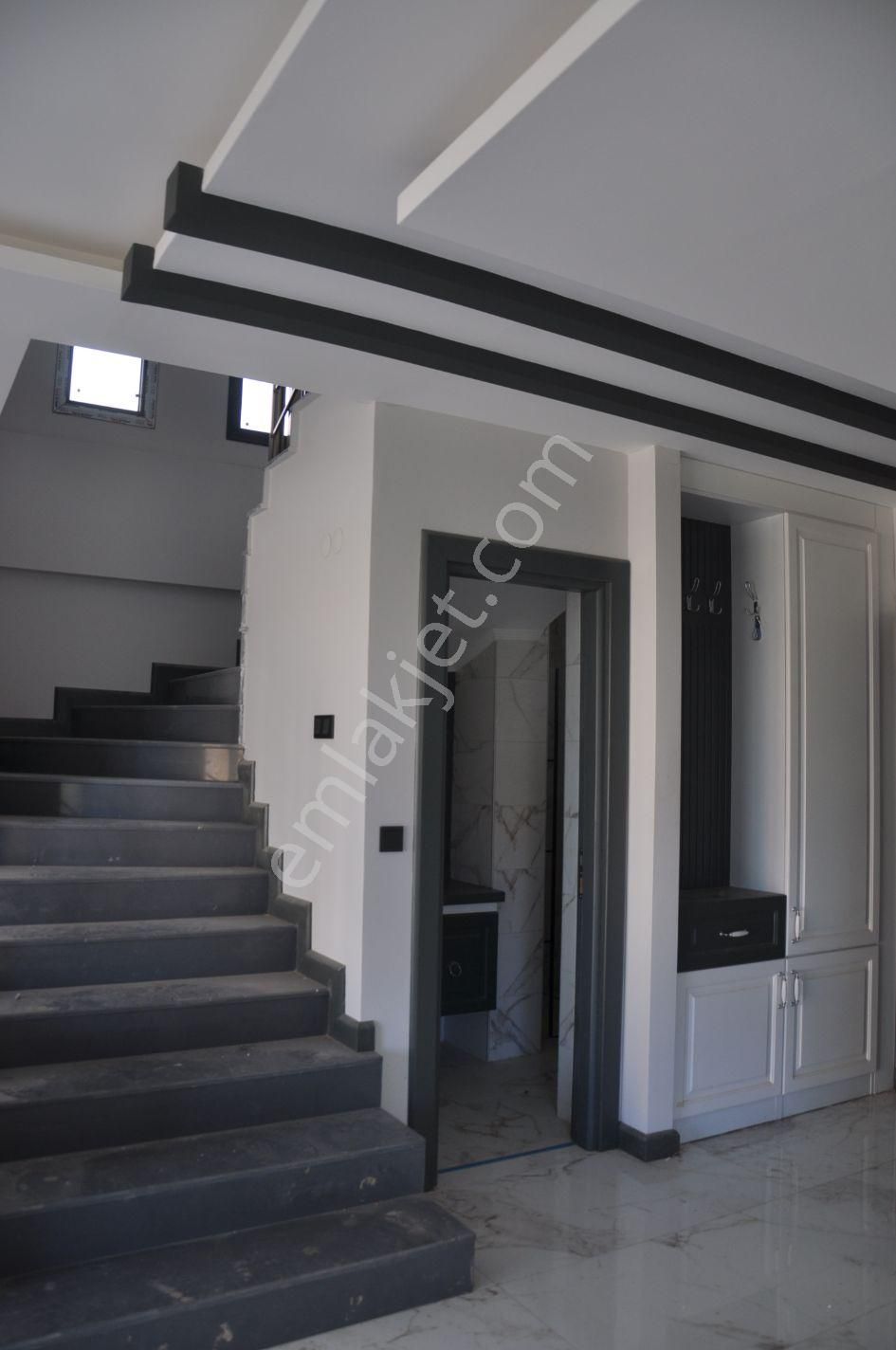 Kuşadası Davutlar Denize Yürüme Mesafesinde 3+1 Satılık Villa - Görsel 22