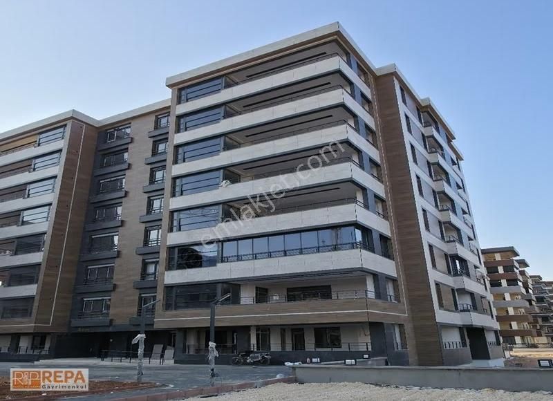 Repa Gayrimenkul Ömer Elşehadet'den İbn-i Sina'da Satılık 3,5+1