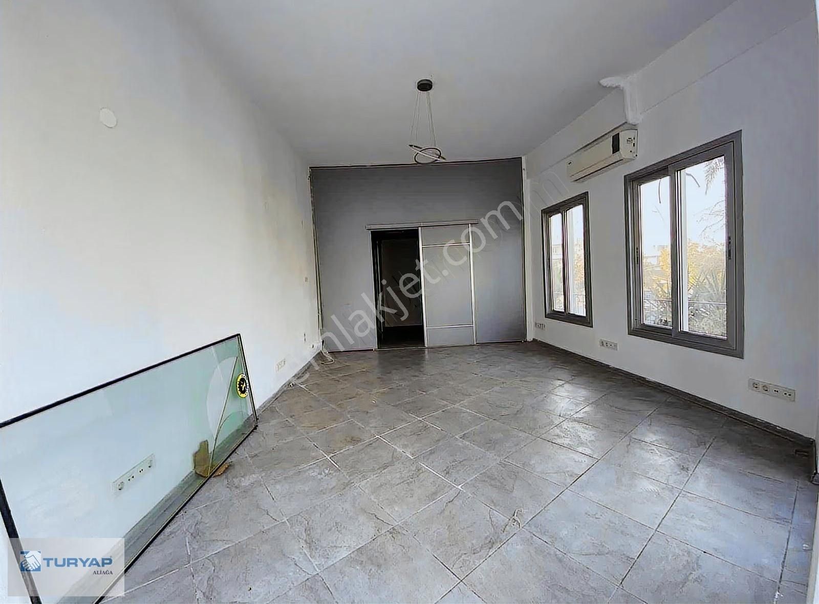 Aliağa Da Merkezi Lokasyonda Kiralık Dükkan - Görsel 12