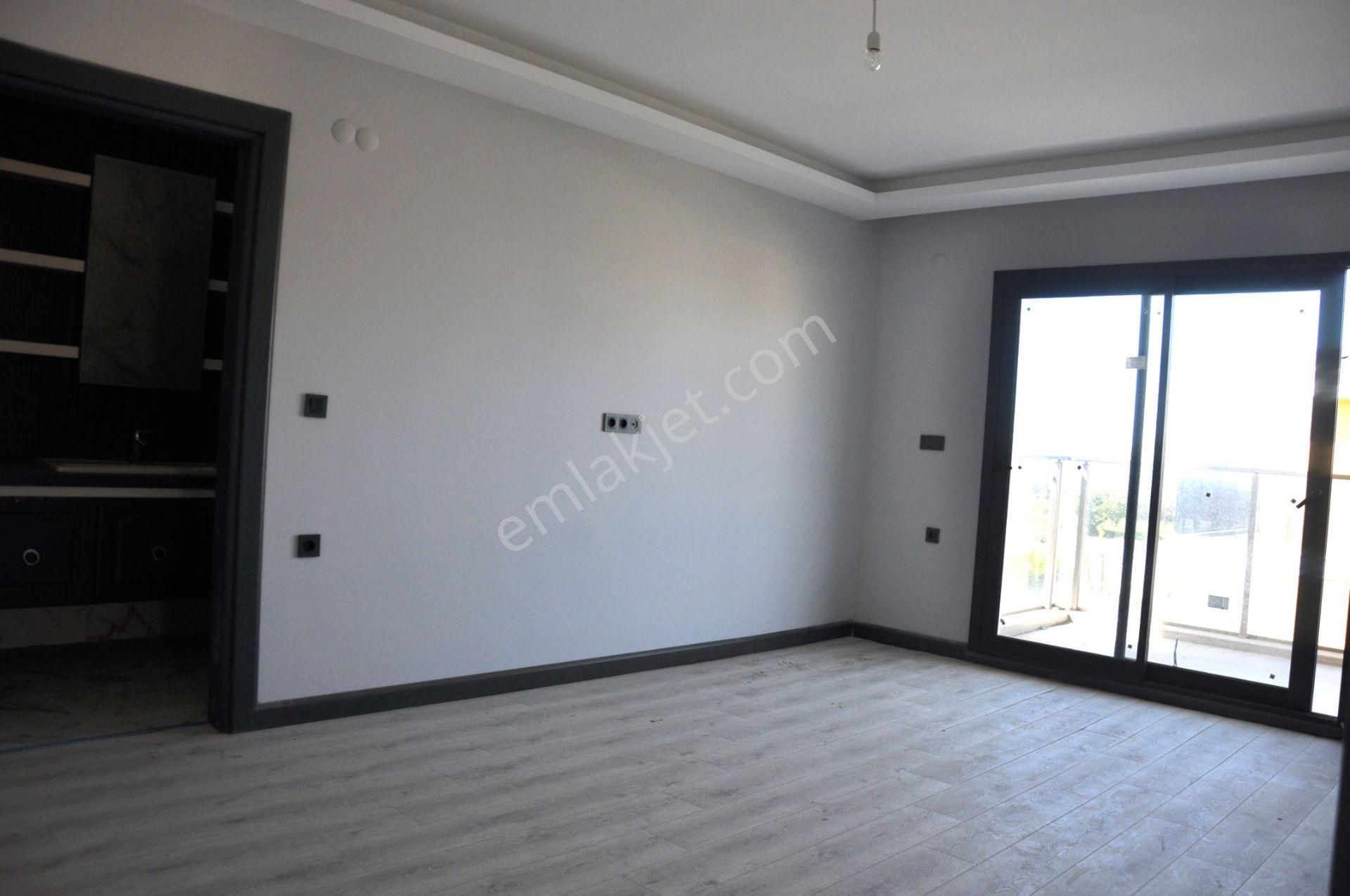 Davutlar Sahilde Denize 550mt Müstakil Geniş Bahçeli 3+1 Yeni Villa - Görsel 33