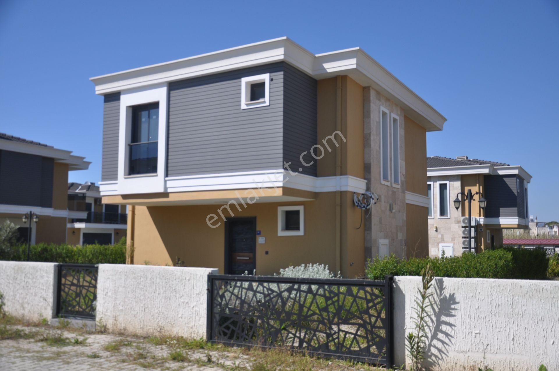 Davutlar Sahilde Denize 550mt Müstakil Geniş Bahçeli 3+1 Yeni Villa - Görsel 4