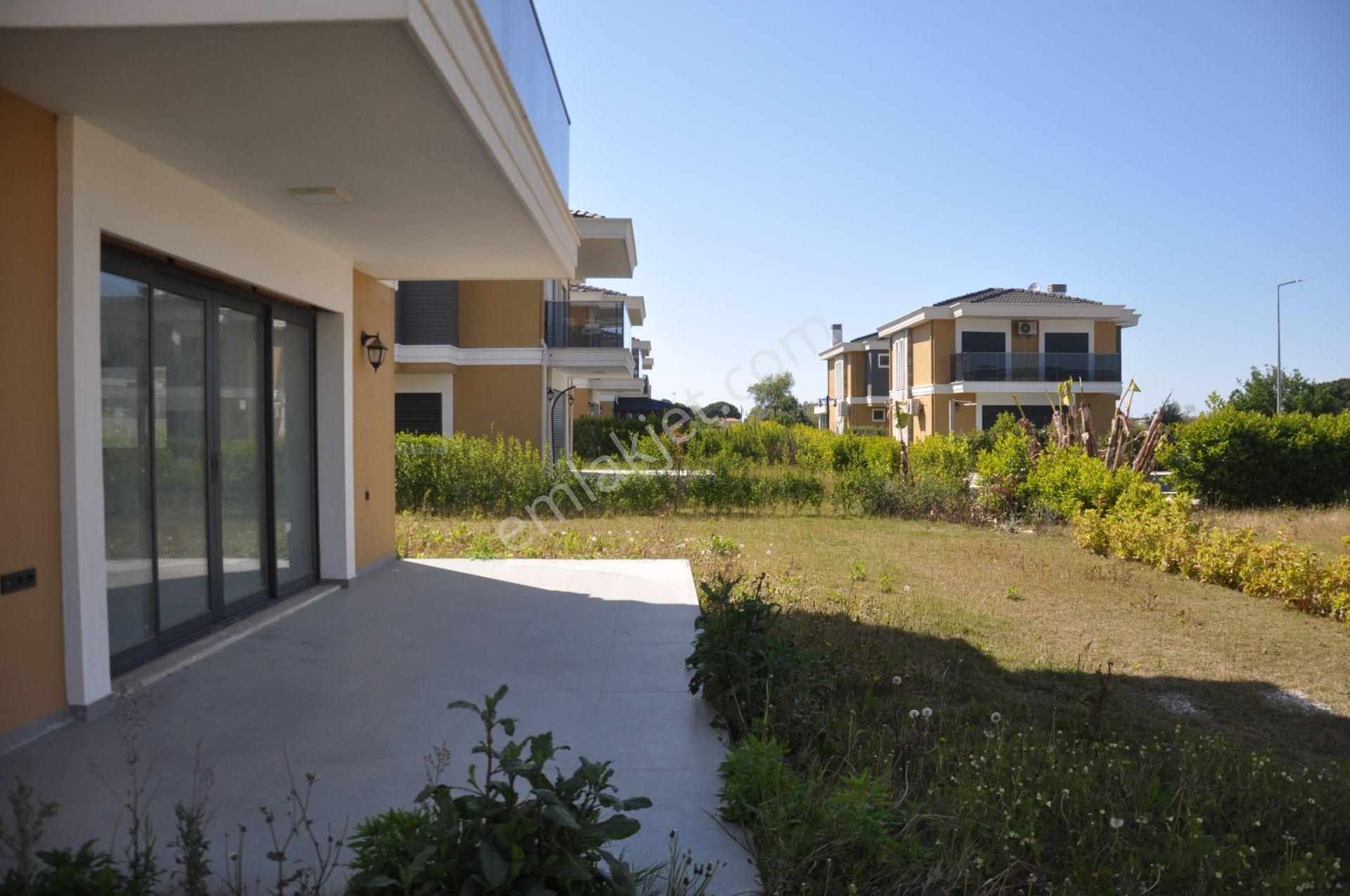 Davutlar Sahilde Denize 550mt Müstakil Geniş Bahçeli 3+1 Yeni Villa - Görsel 11