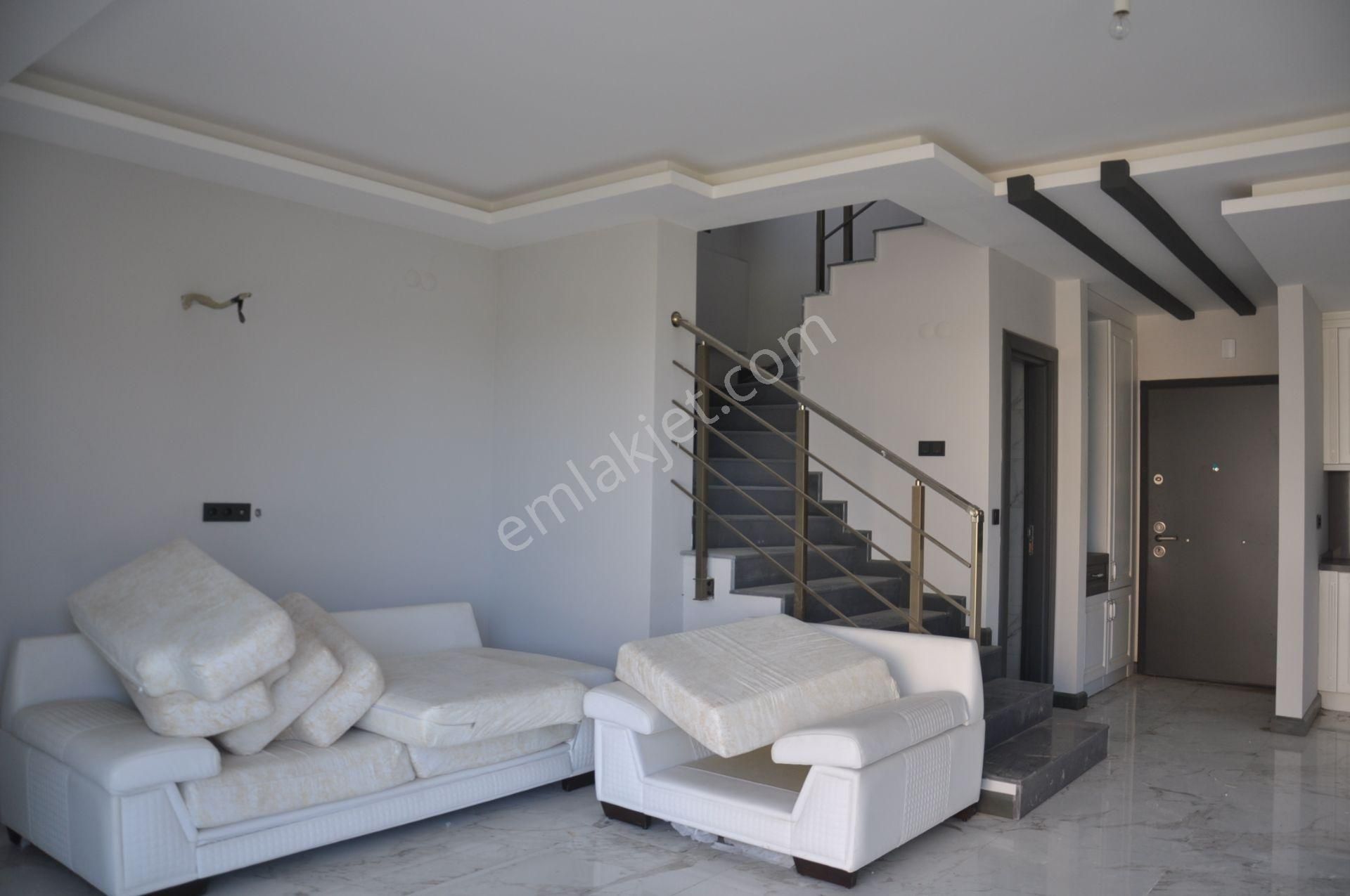 Davutlar Sahilde Denize 550mt Müstakil Geniş Bahçeli 3+1 Yeni Villa - Görsel 20