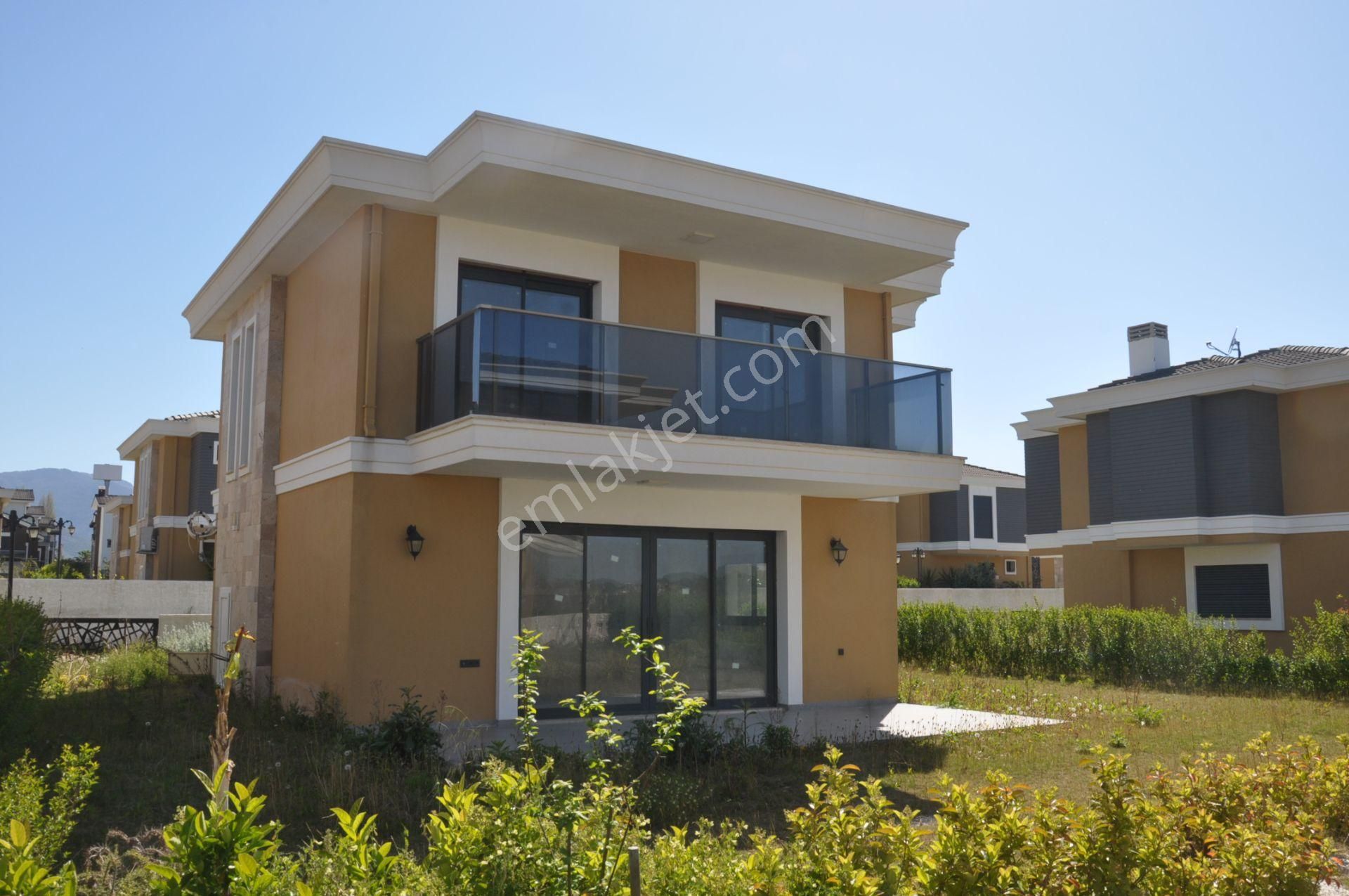 Davutlar Sahilde Denize 550mt Müstakil Geniş Bahçeli 3+1 Yeni Villa - Görsel 10