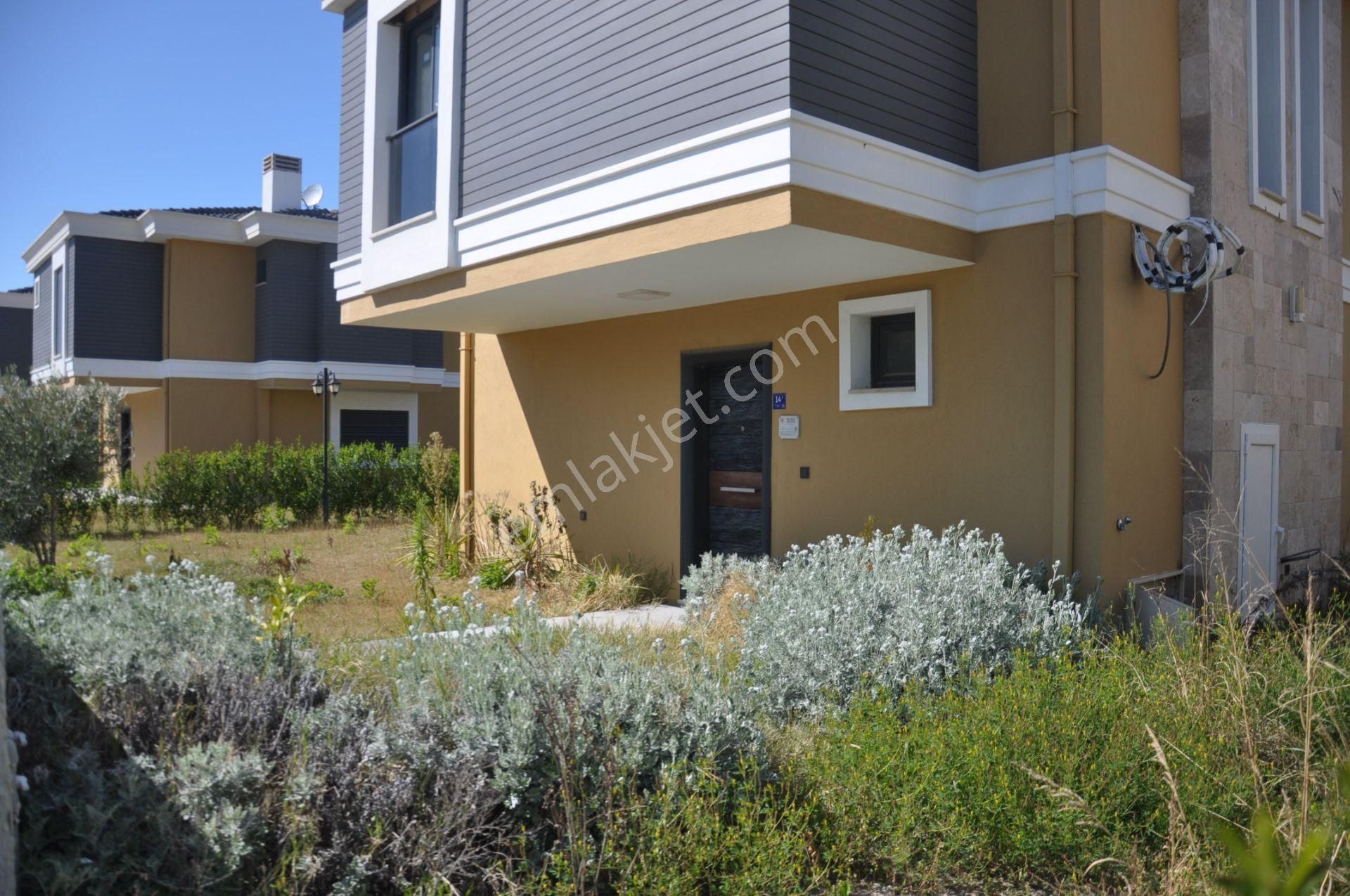 Davutlar Sahilde Denize 550mt Müstakil Geniş Bahçeli 3+1 Yeni Villa - Görsel 9