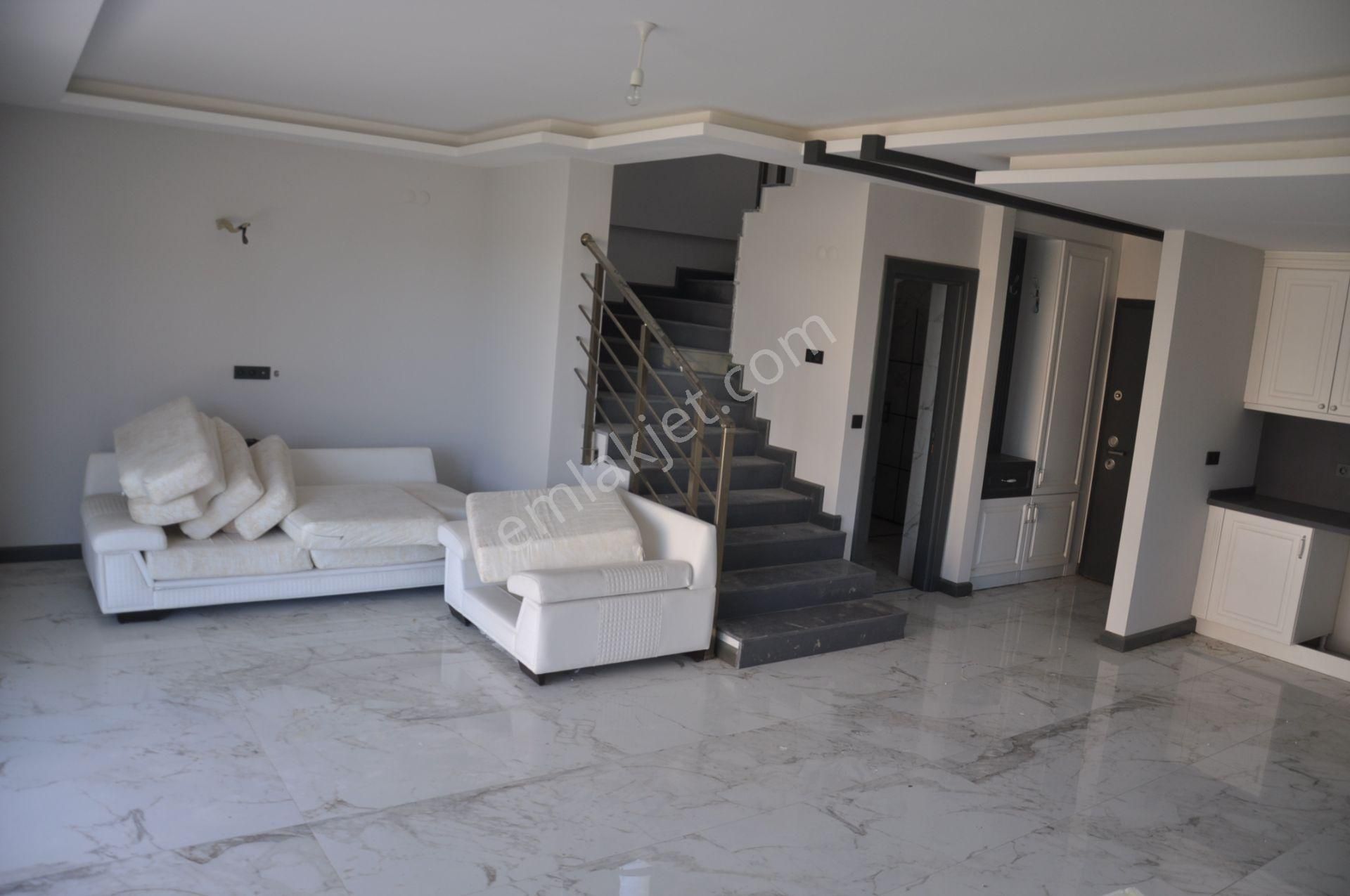 Davutlar Sahilde Denize 550mt Müstakil Geniş Bahçeli 3+1 Yeni Villa - Görsel 14