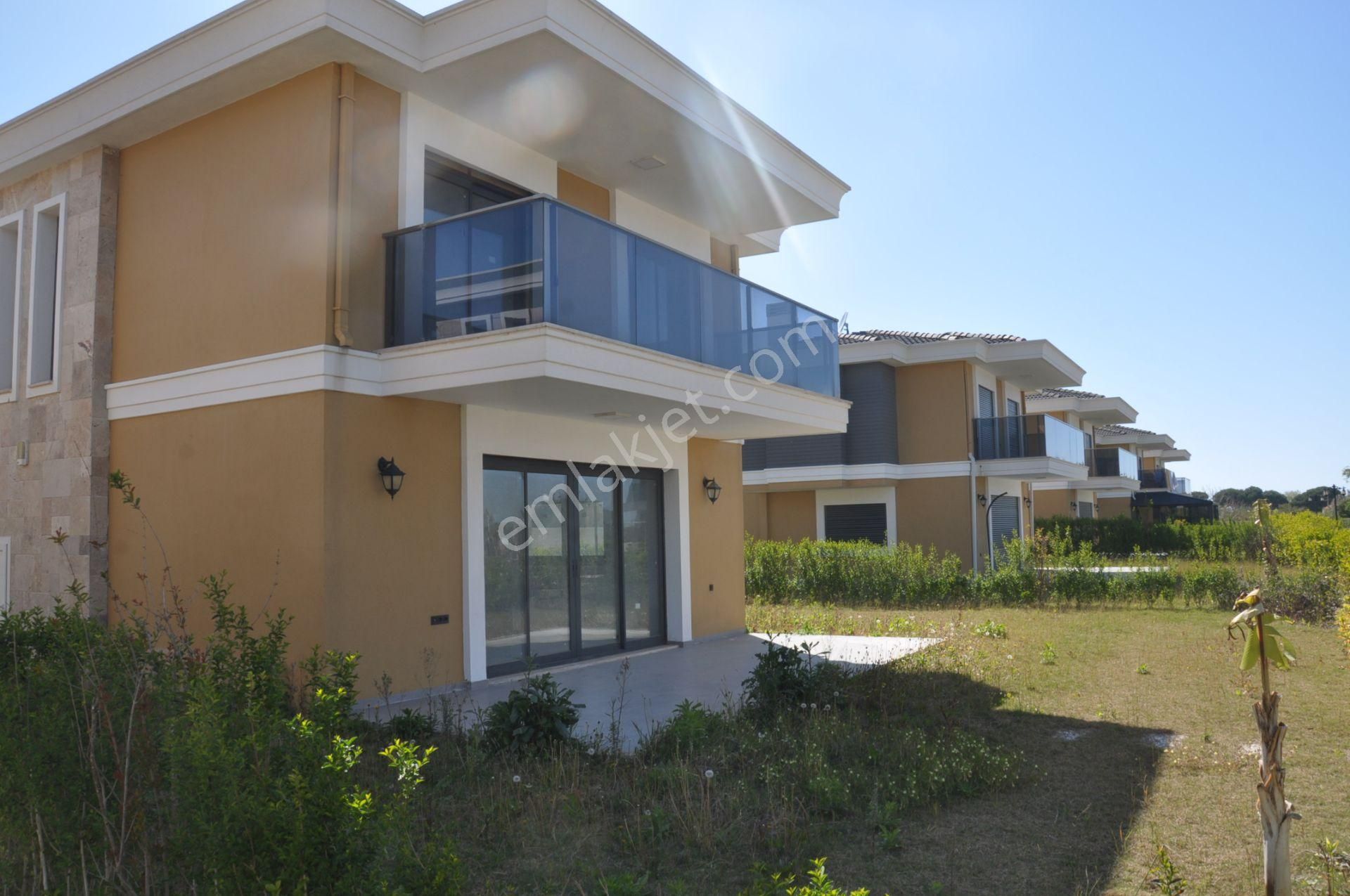 Davutlar Sahilde Denize 550mt Müstakil Geniş Bahçeli 3+1 Yeni Villa - Görsel 12