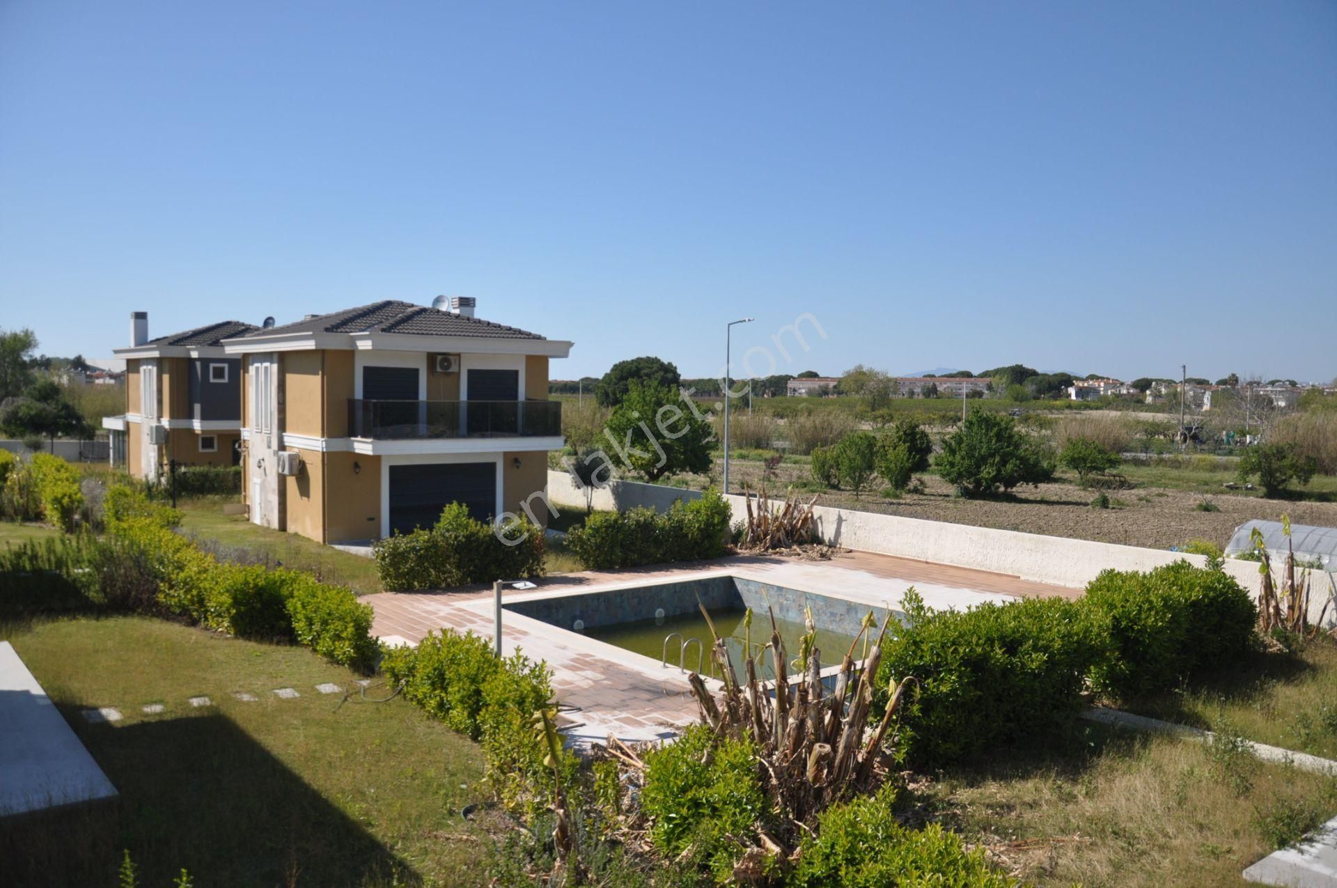 Davutlar Sahilde Denize 550mt Müstakil Geniş Bahçeli 3+1 Yeni Villa - Görsel 19