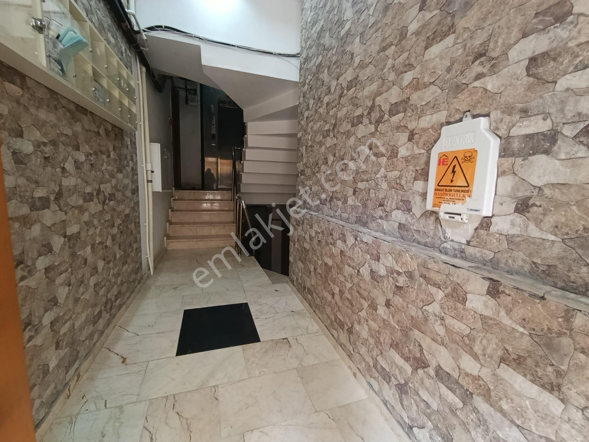 Taşınmaya Hazır - 1.kat - Asansörlü - Ön Cephe - Masrfasız - Geniş M2 - 2+1 - Görsel 3