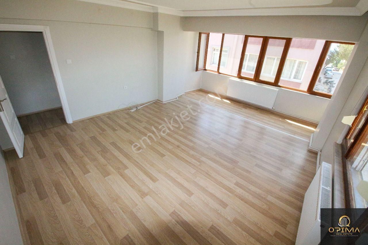 Opima Emlaktan Alaettin Mahallesinde Doğalgazlı 2+1 Kiralık Daire - Görsel 3