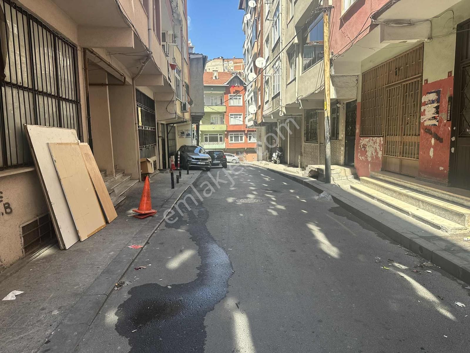 Akdoğan Emlaktan Kiralık Dükan Düz Giriş