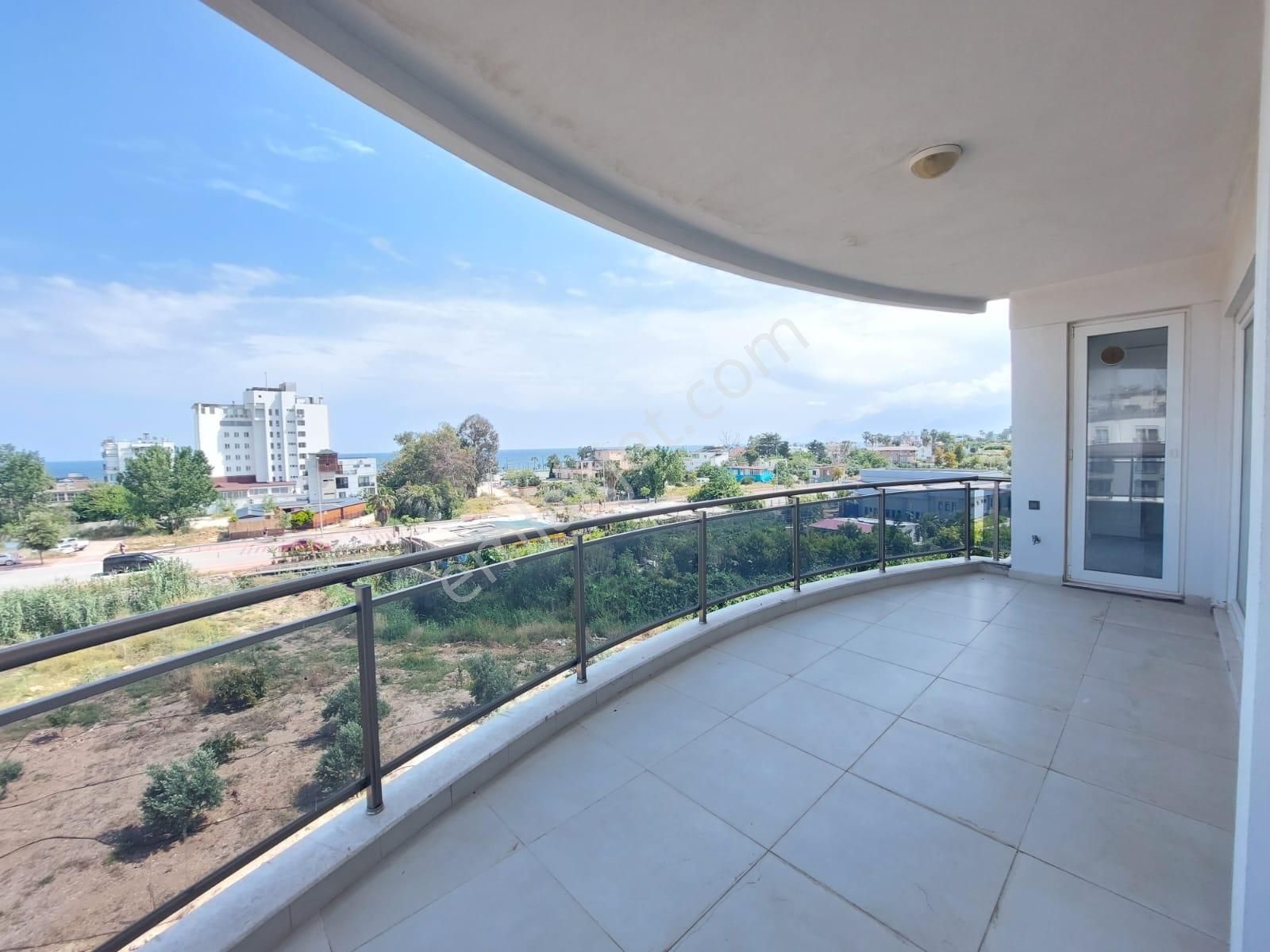 Deniz Manzaralı Konyaaltı Sahil Bandında 4+1 Kiralık Daire - Görsel 3