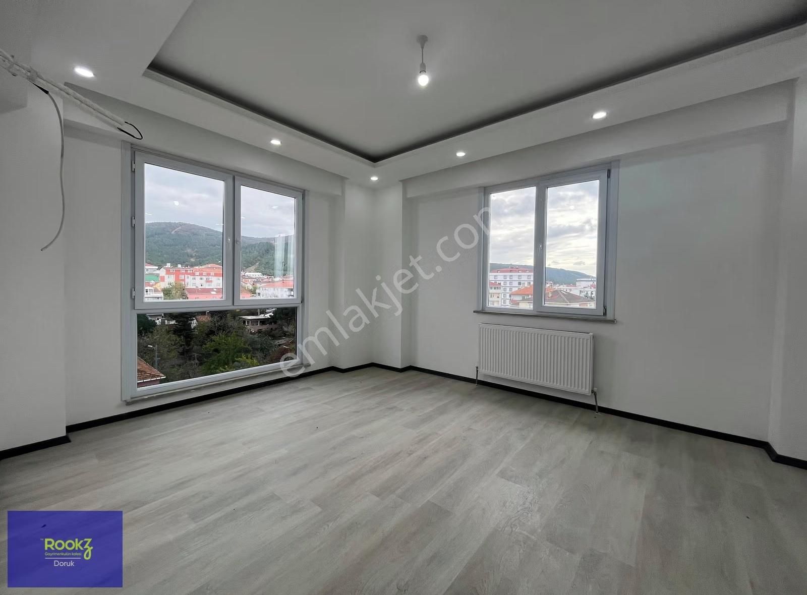 Rookzdoruk'dan Merkez'de Geniş Teraslı Çift Mutfaklı 4+1 Dubleks