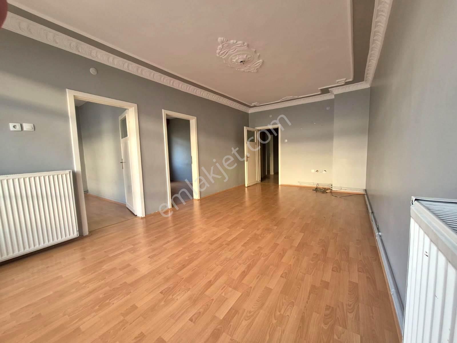 Uzman Emlak'dan İncirli Mh.yunusemre Cadde Yakını Yüksek Giriş ( Altında Daire Var ) 3+1 Daire - Görsel 3