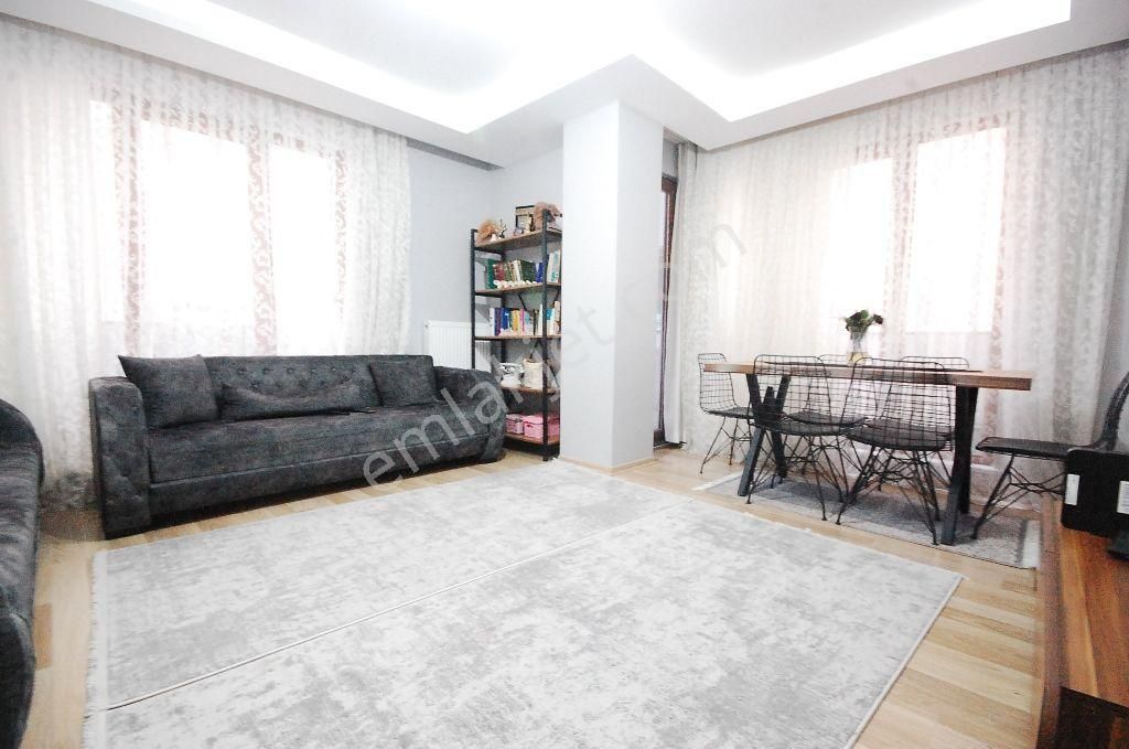 Üsküdar Cumhuriyet Mh 8 Yıllık Binada Ferah 2+1