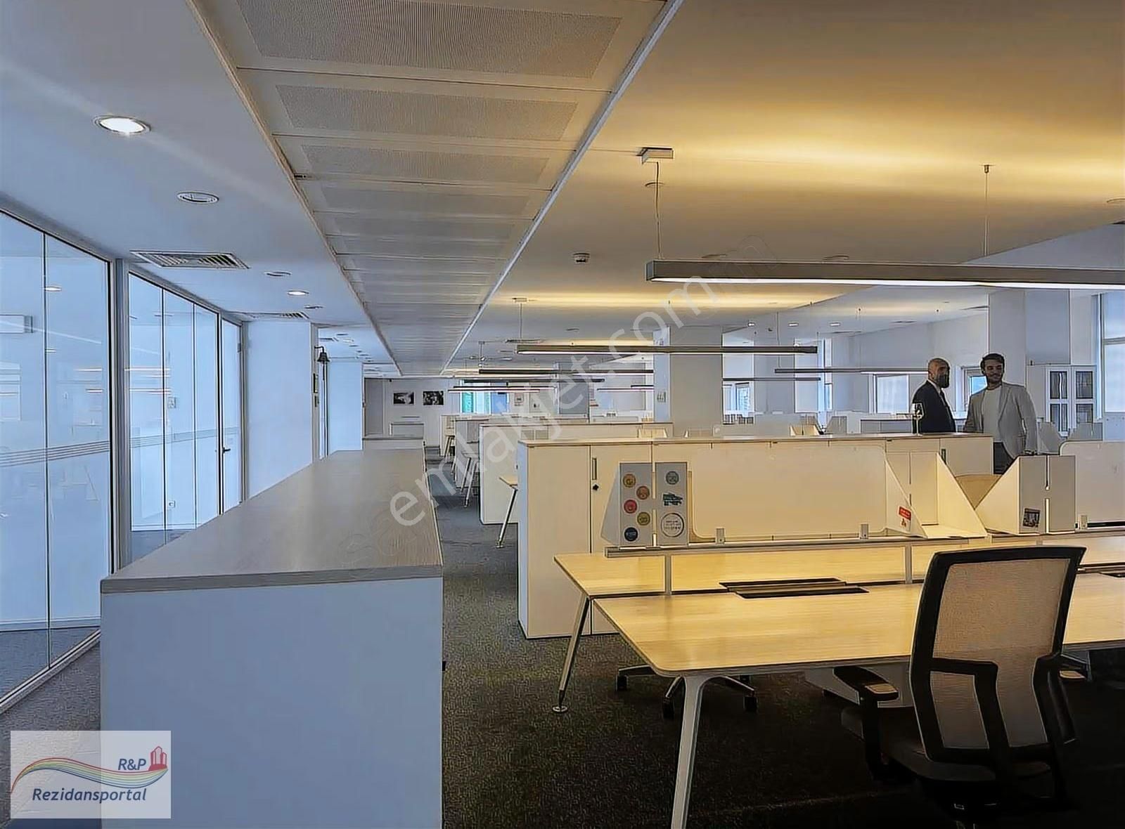 Leventte Muayenehaneye Uygun Plazada Giriş Kat 2000 M2 - Görsel 3