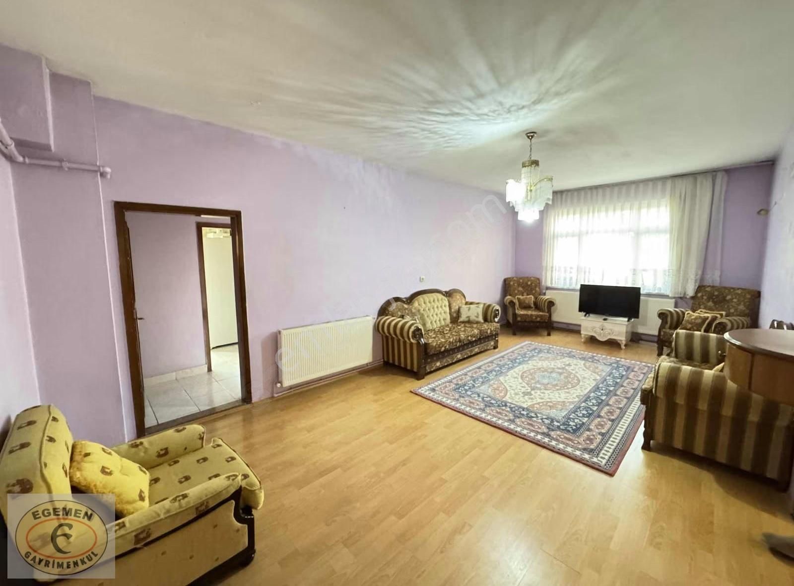 Sultanbeyli Turgut Reis'te Ana Caddeye Yakın 3+1 Satılık Daire