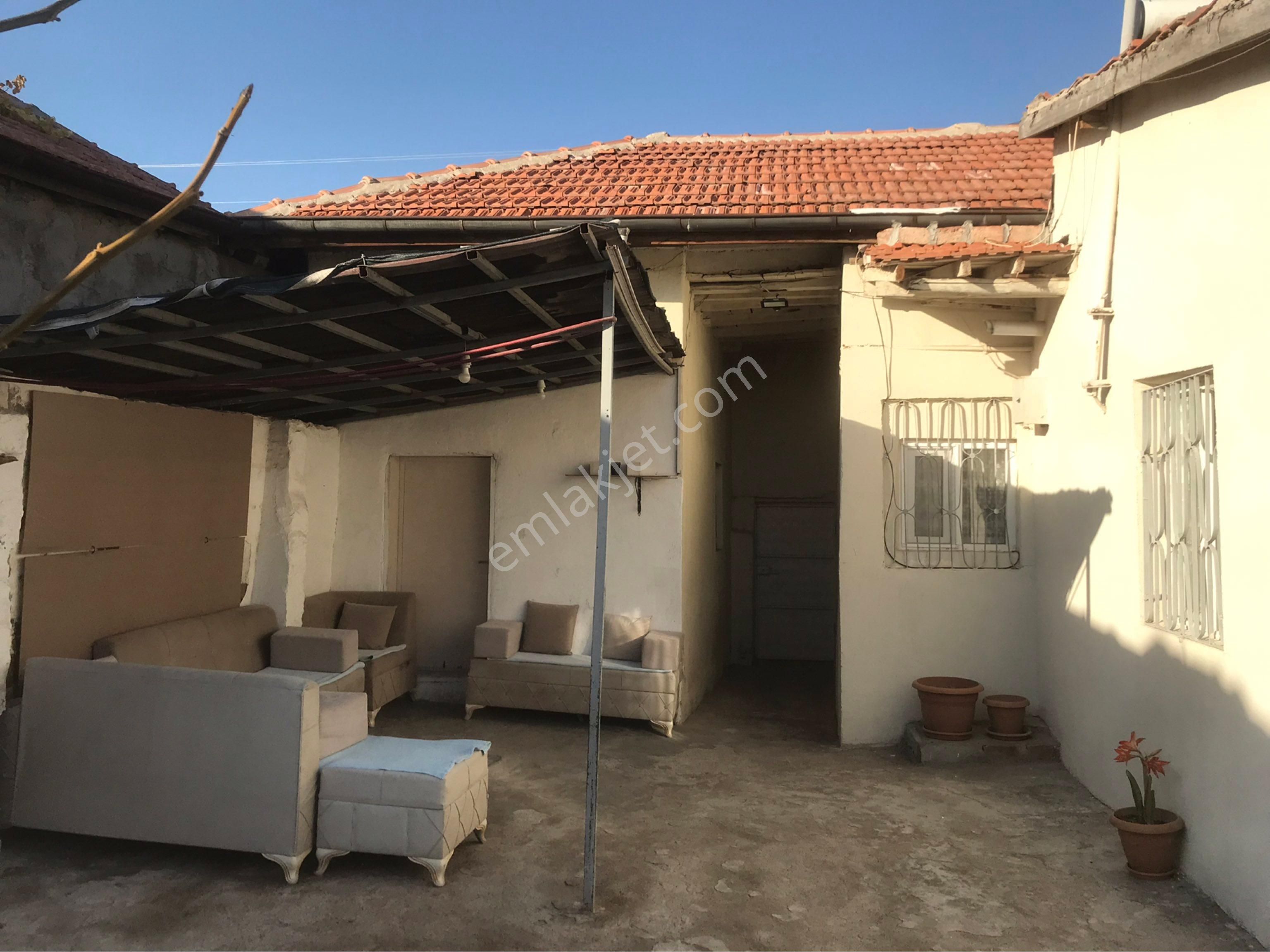 İki Adet Ev Ve Arsası Bakımlı Müstakil Ev