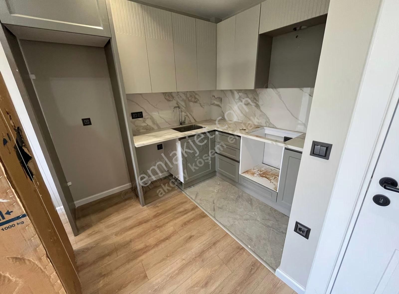 Akçay Köşemden İnce İşçilikli 1+1 Satılık Daire