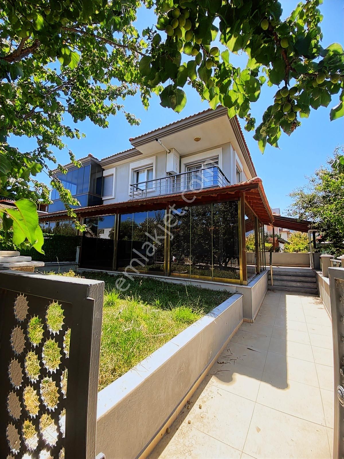 Çözüm Gayrimenkulden Yeni Foçada Denize 100m Doğalgazlı Villa - Görsel 11