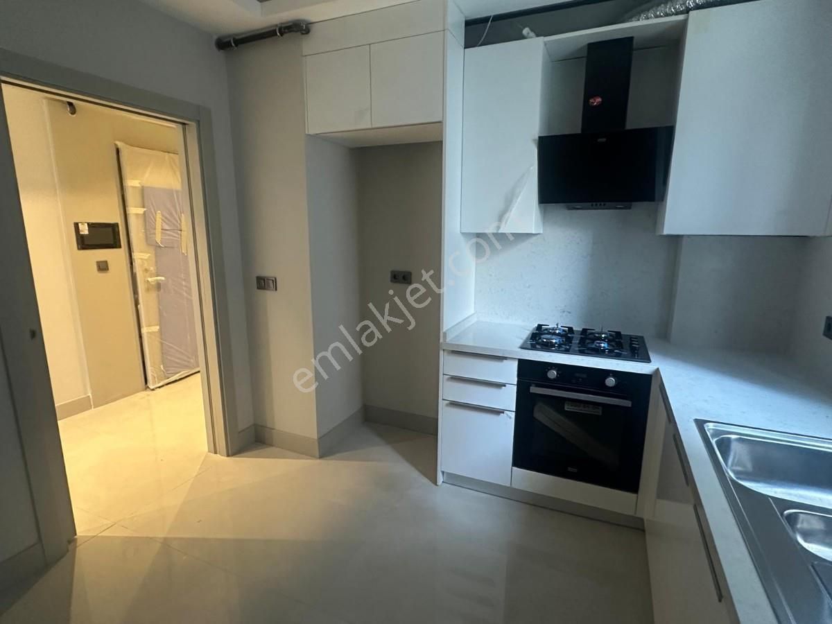 Kalamış Selahattin Pınar Sokakta Sıfır Binada Kiralık 3+1 Daire - Görsel 9