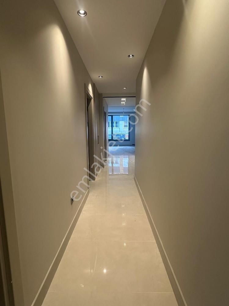 Kalamış Selahattin Pınar Sokakta Sıfır Binada Kiralık 3+1 Daire - Görsel 24