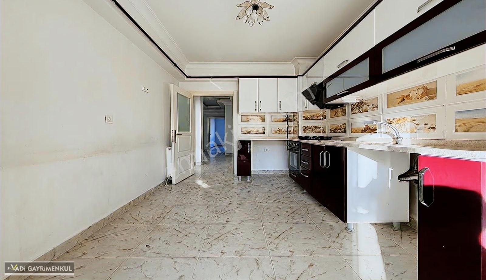 Vadi'den Karakayada Cadde Yakını Katta İskanlı Masrafsız 3+1 ! - Görsel 23