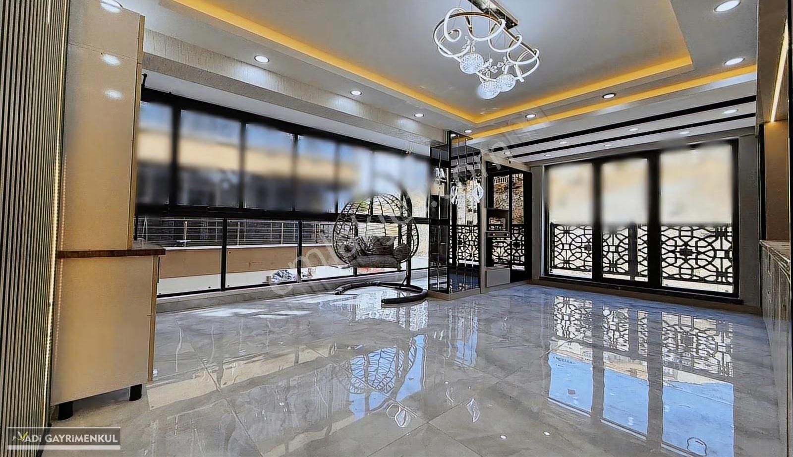 Vadi'den Karakaya- Ultra Lüks- Sıfır- Katta - E. Banyolu - 3+1 !