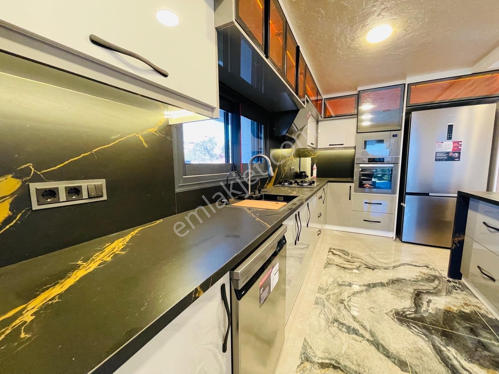 Geceyi Aydınlatan Satılık Villa - Görsel 2