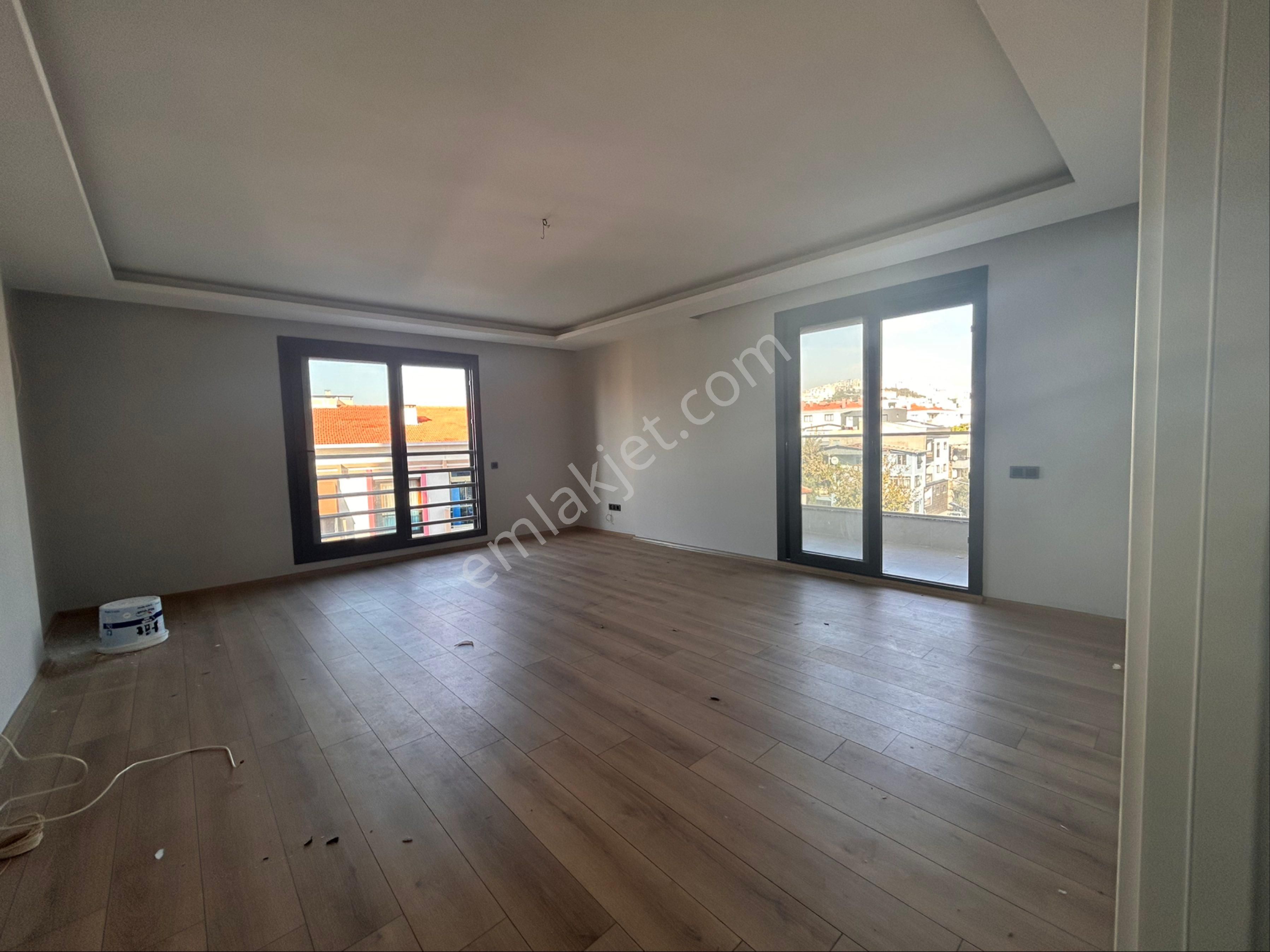 İzban Tramvay Yakını Havuzlu Geniş 3+1 Kiralık Daire - Görsel 4
