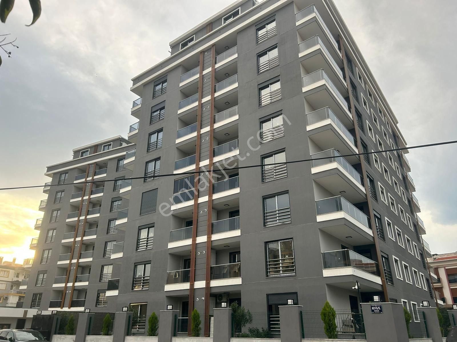 İzban Tramvay Yakını Havuzlu Geniş 3+1 Kiralık Daire - Görsel 2